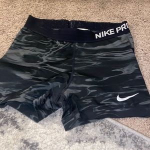 Nike pros: SOLD VIA CURTSY